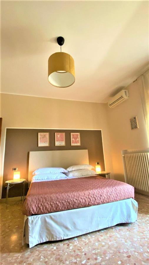 Casa Viola A 900 Mt Dalla Staz. Centrale Pescara Eksteriør billede