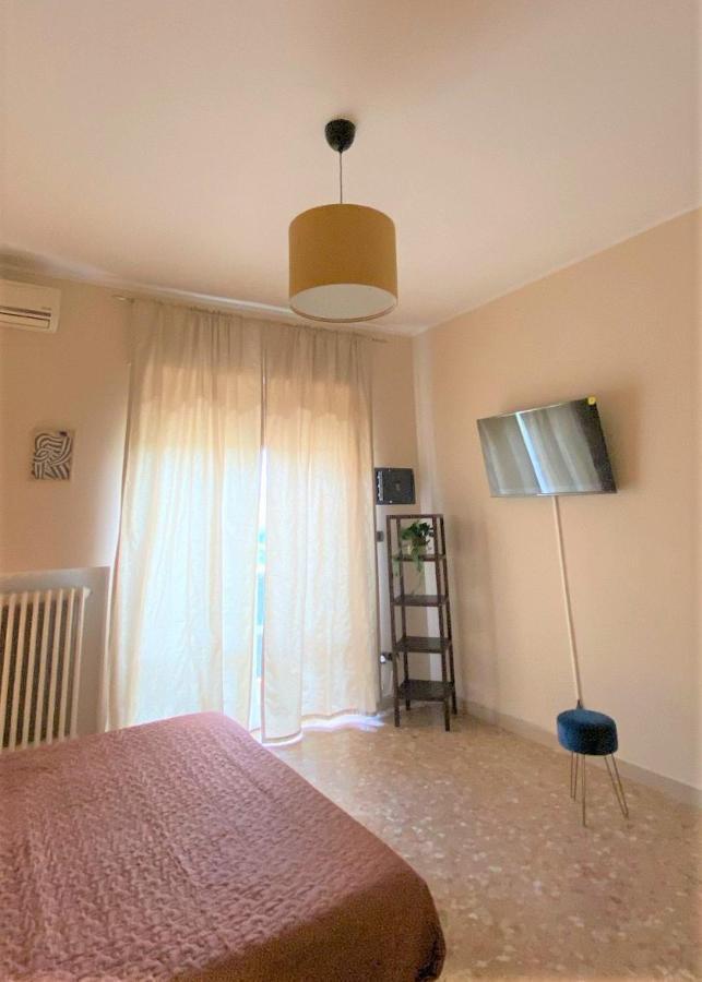 Casa Viola A 900 Mt Dalla Staz. Centrale Pescara Eksteriør billede