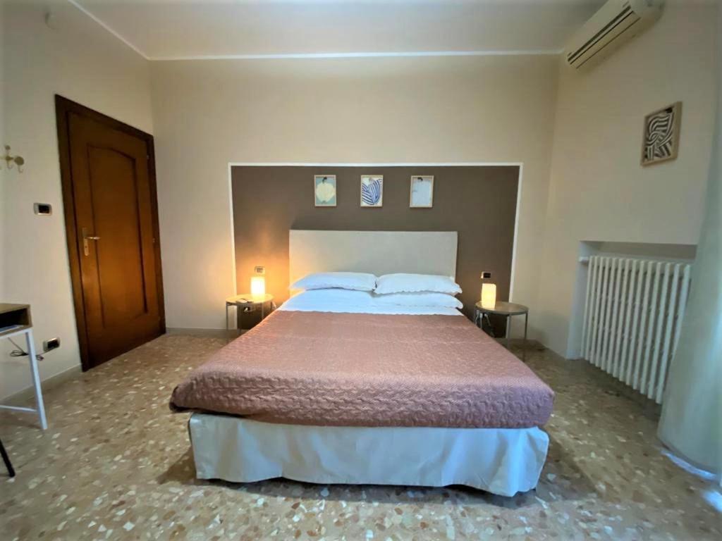 Casa Viola A 900 Mt Dalla Staz. Centrale Pescara Eksteriør billede
